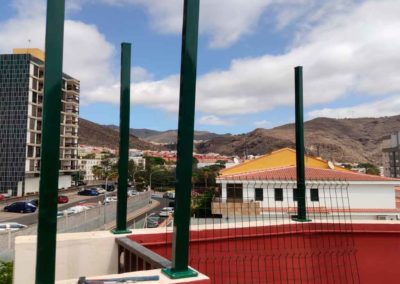 Instalación de pilares para vallado